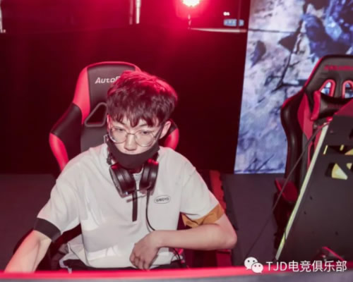 李同学签约俱乐部